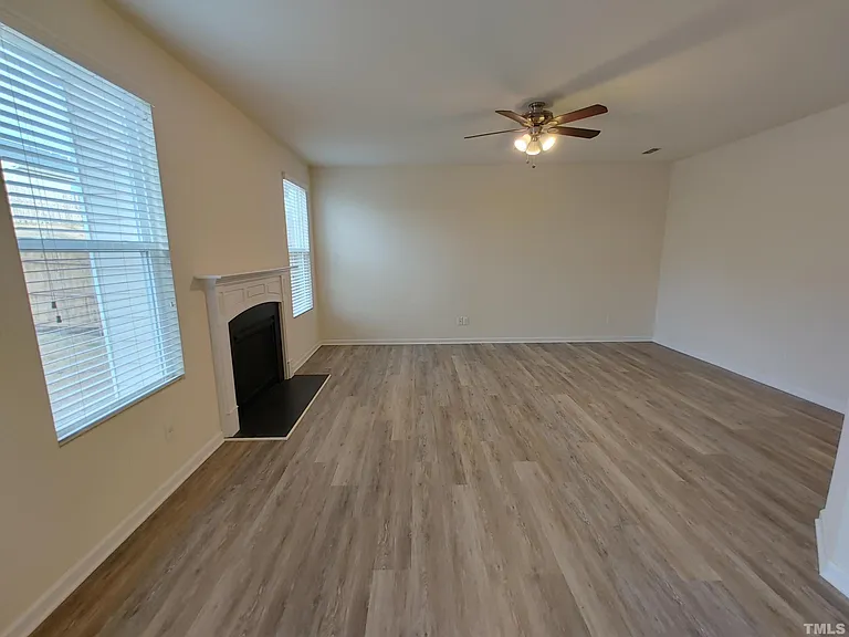 115 Glenview Ln — Photo 3