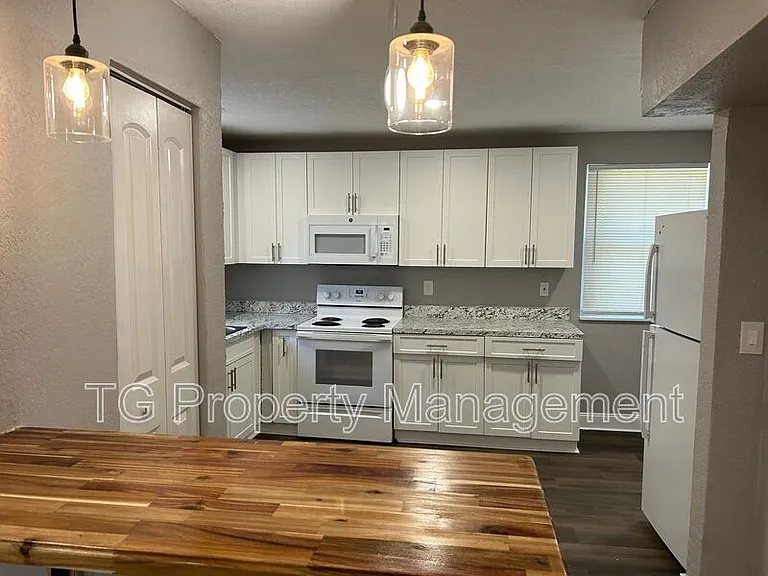 1376 Prince St — Photo 7