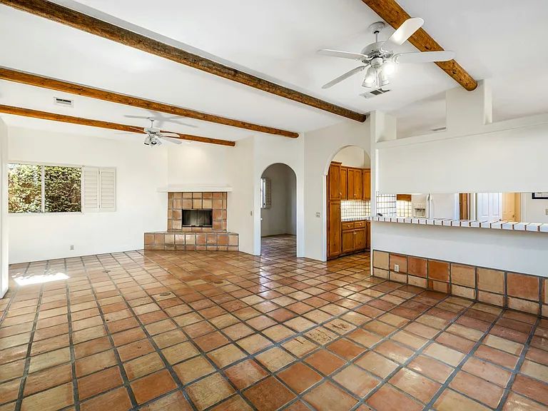 53180 Avenue Madero — Photo 4