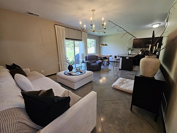 2nd image of 1409 Paddington Cir