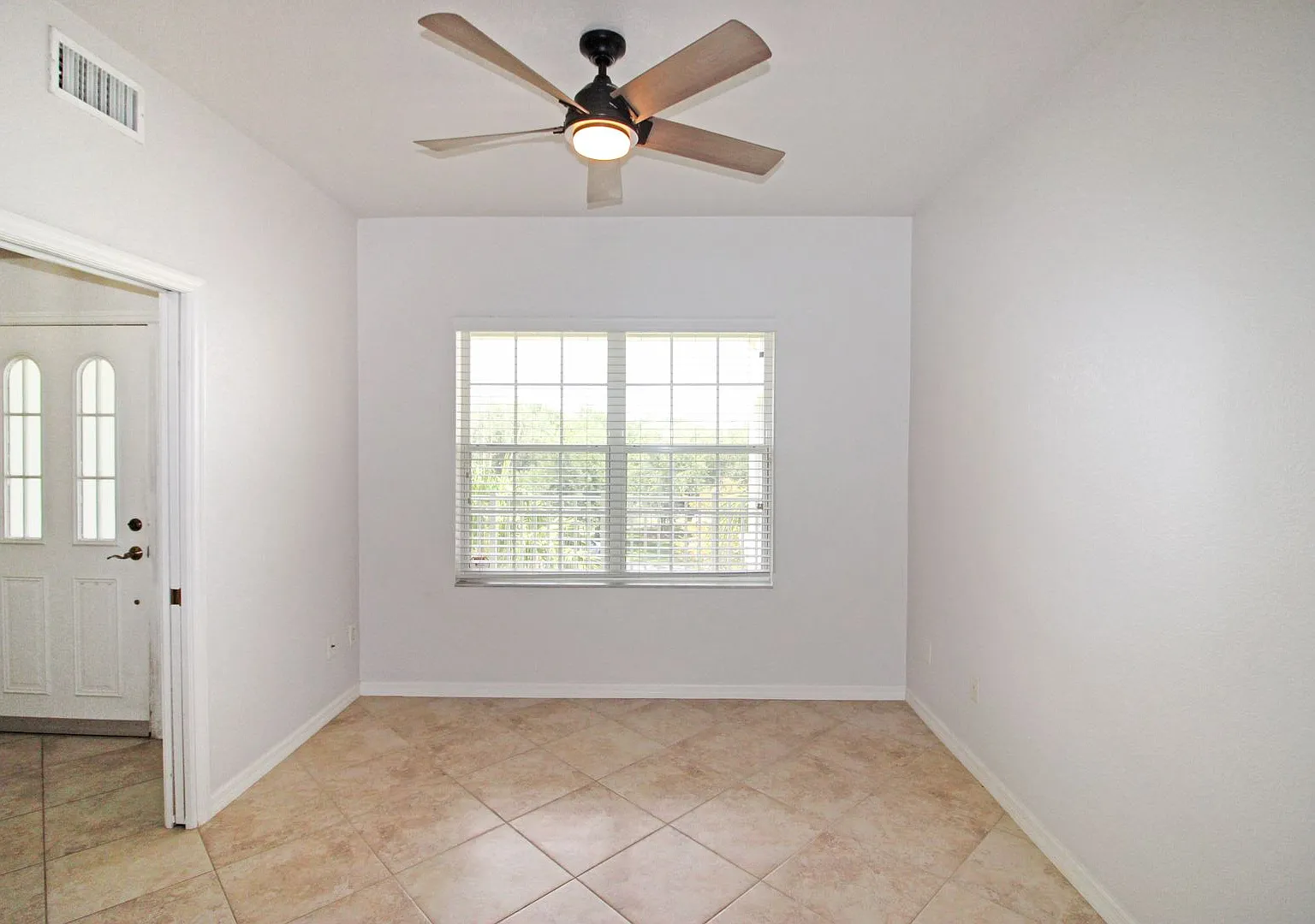 San Lino Annual Condo for Rent — Photo 3