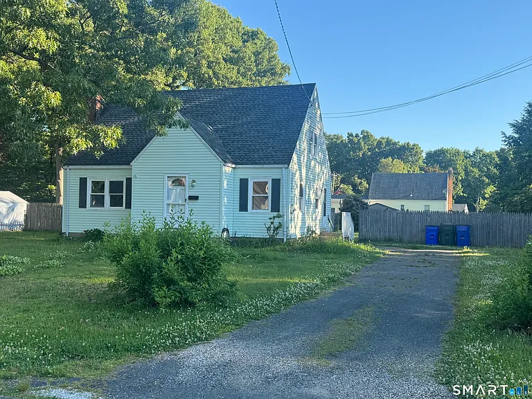 482 Ash Dr — Photo 2