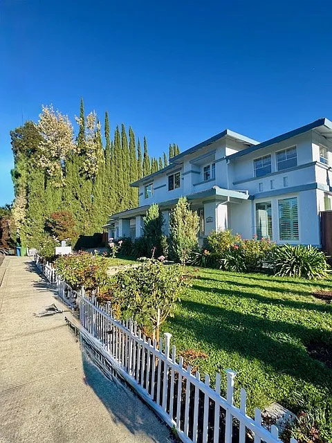 179 Pioneer Ave