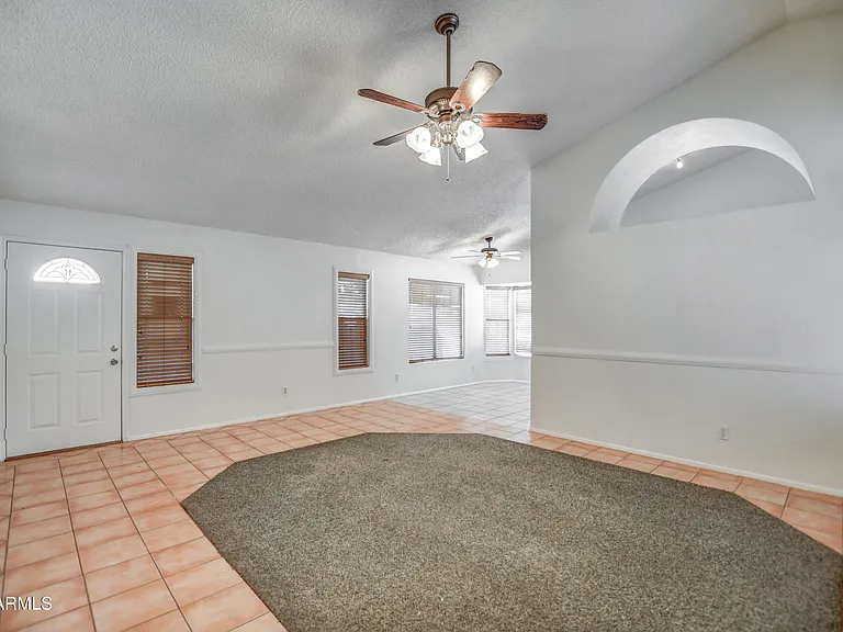 815 E Calle Del Norte — Photo 32