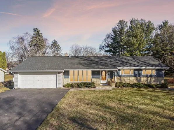 1018 South Ferry DRIVE, Lake Mills, WI 53551