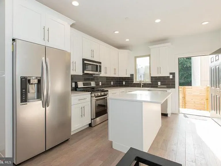 1208 N Etting St — Photo 2