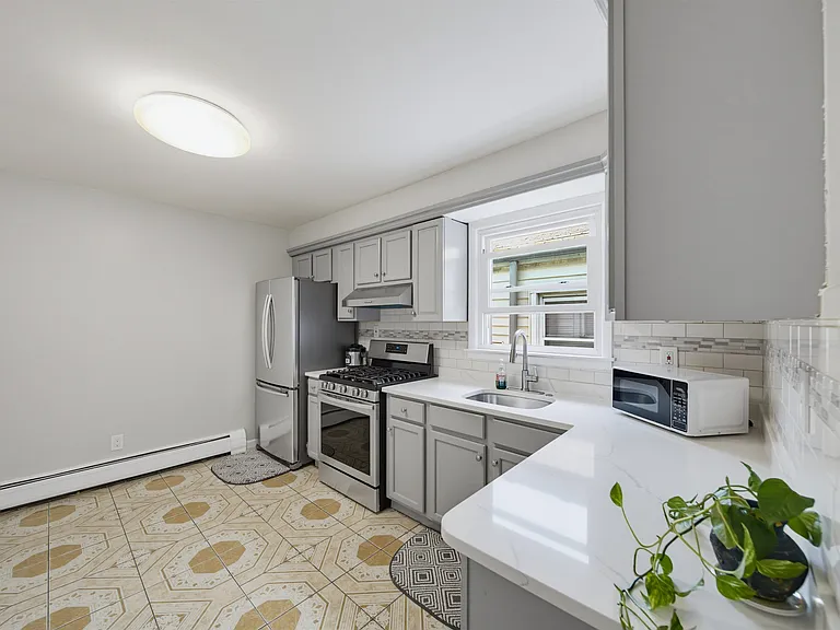 194 Congress St #3 — Photo 4