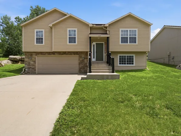 1227 Oakview Dr, Junction City, KS 66441