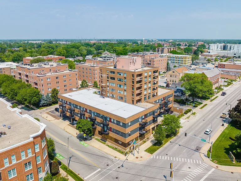 Des Plaines Tower — Photo 27