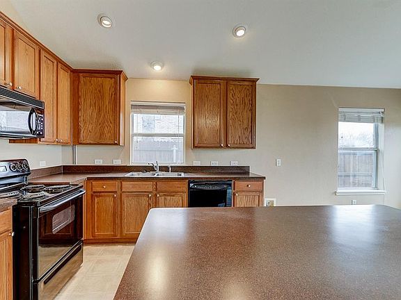 3rd image of 13901 Walnut Canyon Ct
