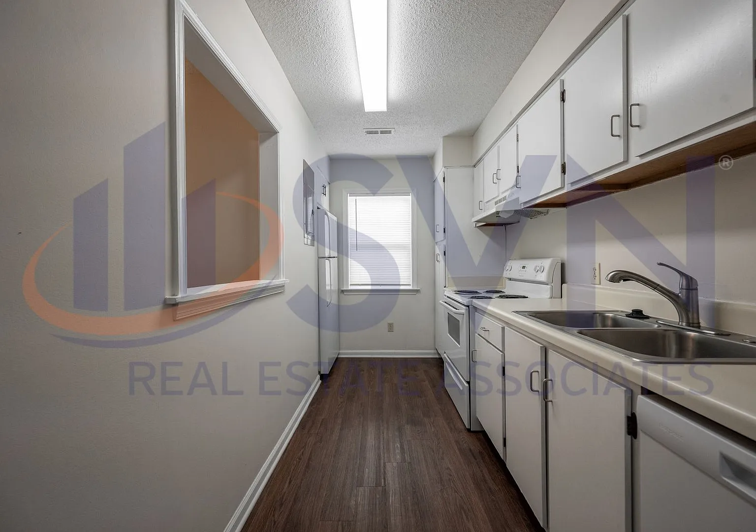 221 Schultz Street 2BR/2.5BA Townhome in Chapel Hill Water Included! — Photo 3
