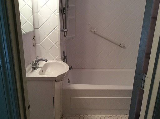 2nd image of 104 Holiday Dr