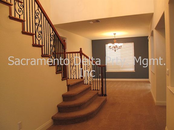 3rd image of 1496 Rose Glen Dr