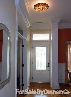 Foyer with lots of light : 3/4 glass door / Transom over door / Tiffany light