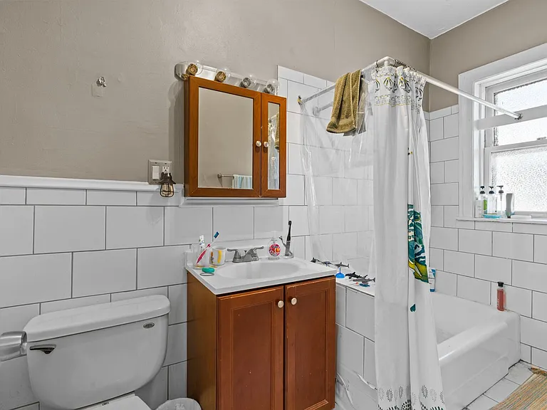 3501 N Pine Grove Ave — Photo 25