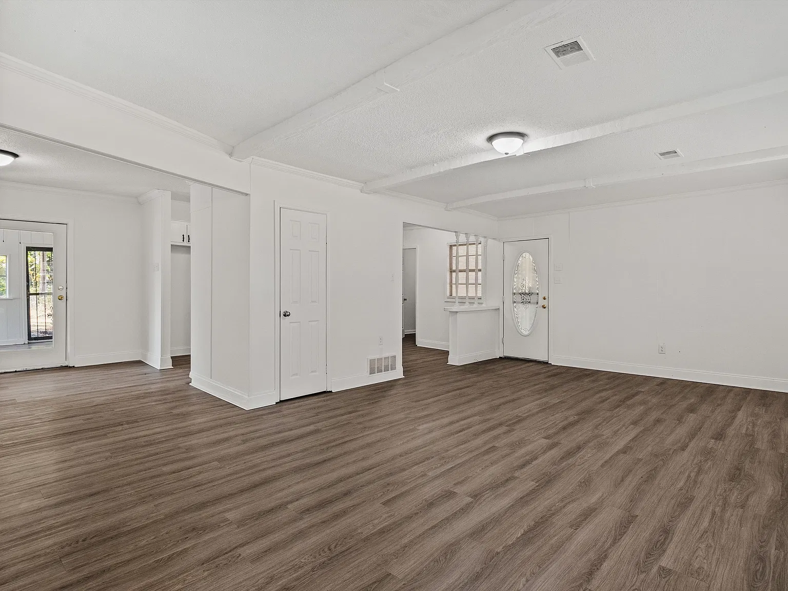 3 bed, 2.0 bath, 1382 sqft, $1,395 — Photo 3