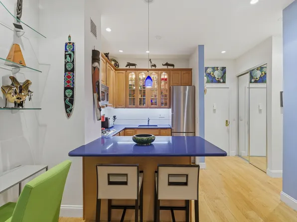 360 West 21st Street image 6 of 21