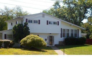 21 Hillsdale Rd, Lawrence Township, NJ 08648