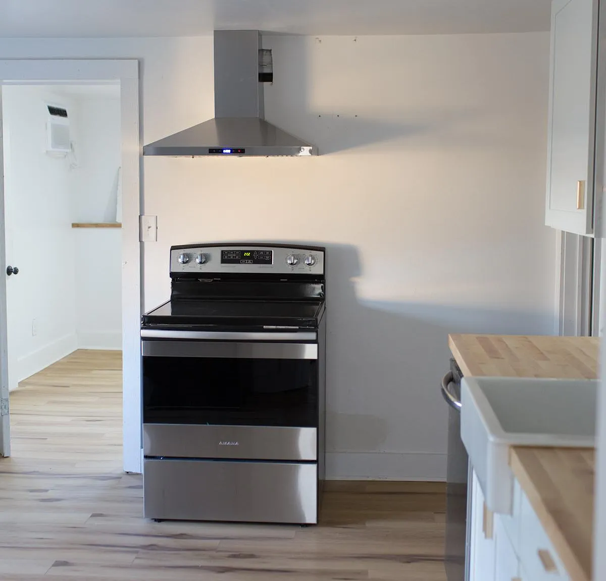 976 Lincoln St — Photo 4