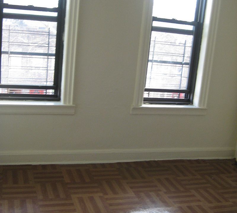 2nd image of 1107 Lenox Rd APT B15