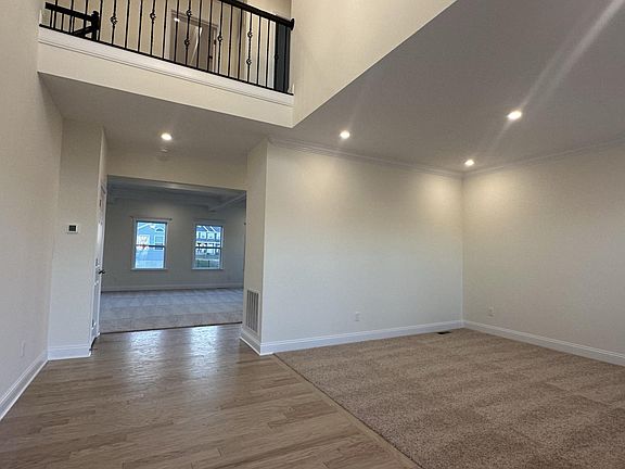 Foyer flex room