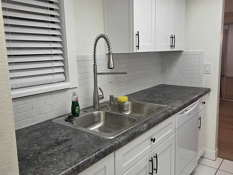 1281 E Shadow Ridge Dr #10T — Photo 2