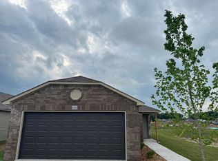 8201 Donna Dr, Maumelle, AR 72113