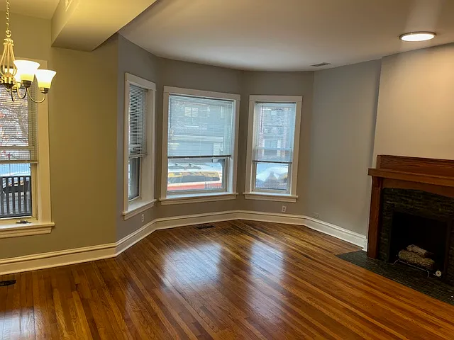 926 W Belle Plaine Ave — Photo 4