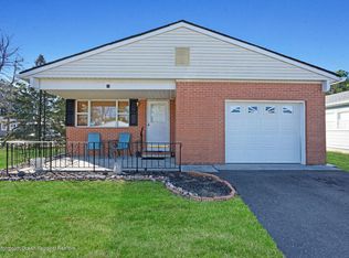 11 Wedgeport Dr, Toms River, NJ 08757