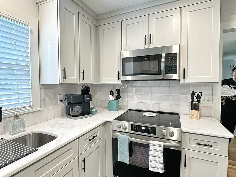 Hammonds Ave NW — Photo 2