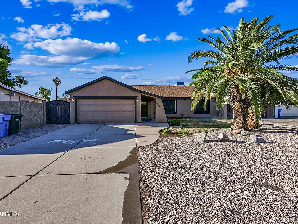 2914 E Michelle Dr