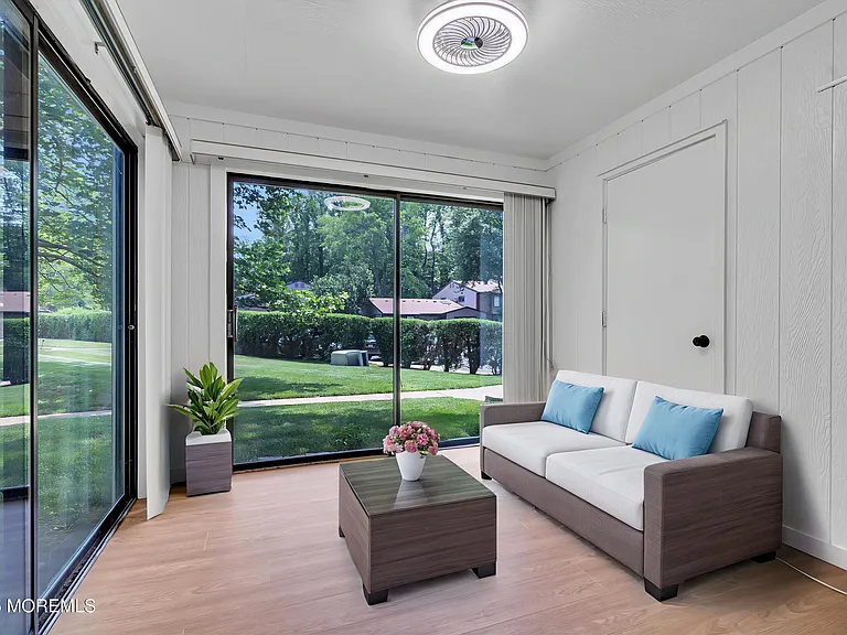 34 Lexington Ct — Photo 12