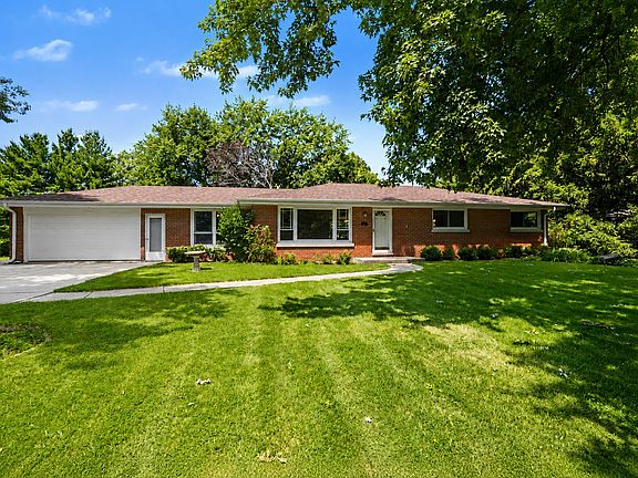2nd image of 41 E Larkspur Ln
