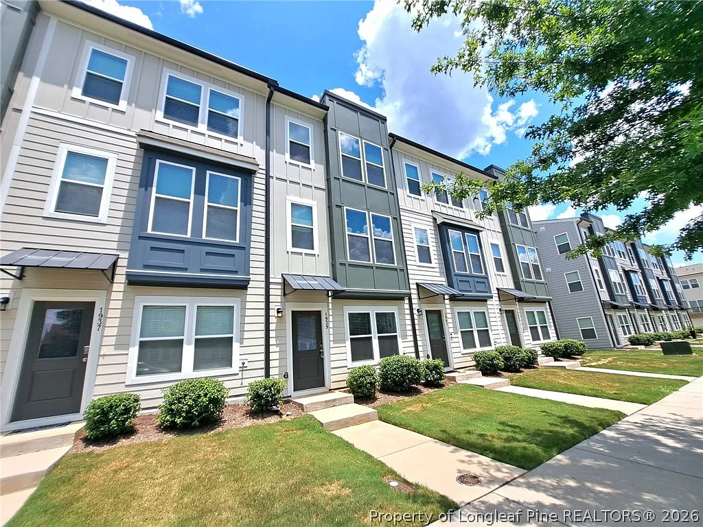 2 bed, 1.5 bath, 1643 sqft, $1,950 — Photo 1