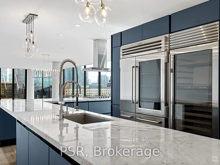 500 Wellington St W #Penthouse 1001 — Photo 4