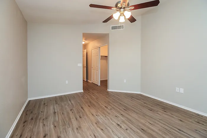 1610 W Houchin Way — Photo 10
