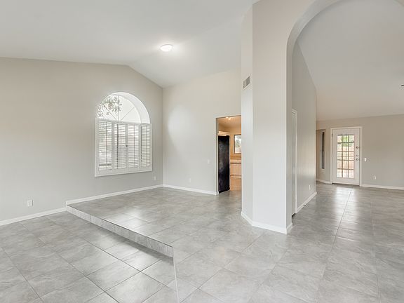 3rd image of 1608 N Fraser Dr
