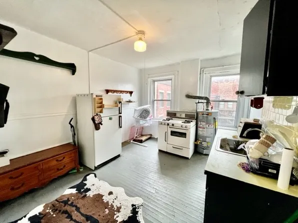 31 Thacher St APT 5R, Boston, MA 02113