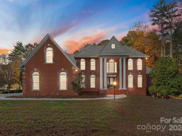 1720 Spring Valley Dr #70, Wilkesboro, NC 28697