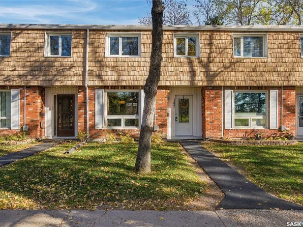 102 Oakview Drive, Regina, SK S4R 0E4