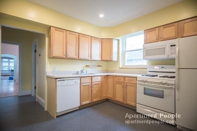 1st image of 4518 N Whipple St #2