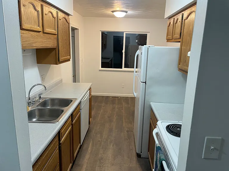720 Armstrong Rd — Photo 16