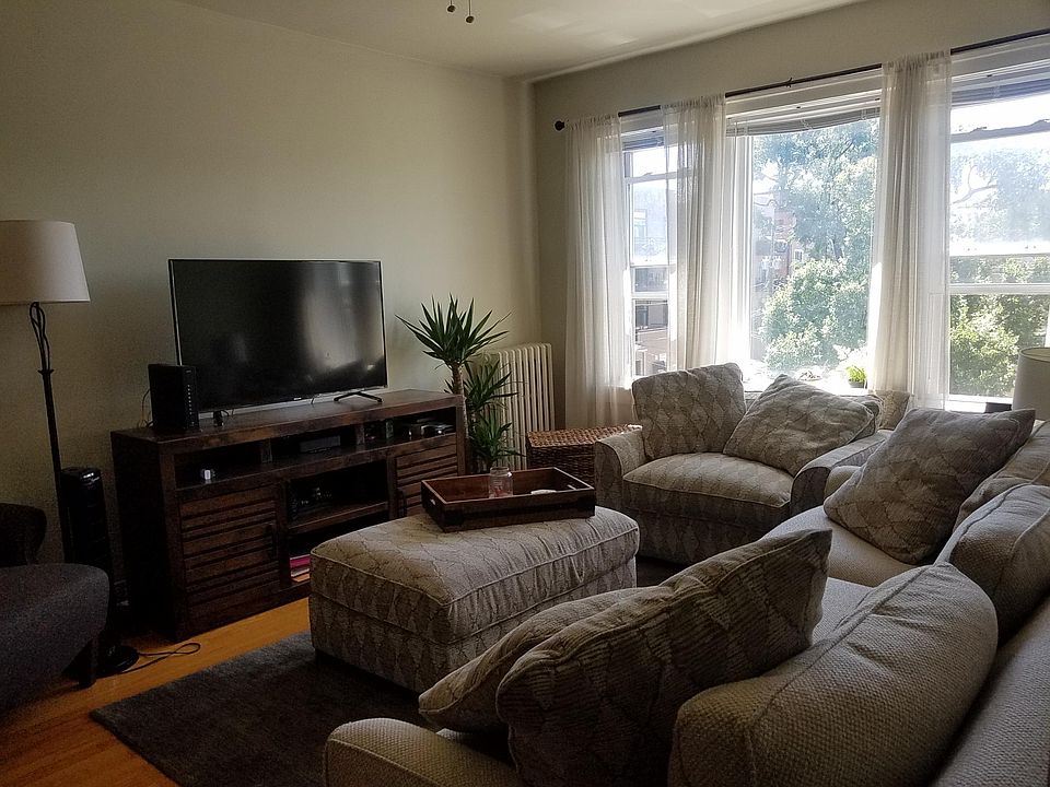 1st image of 2422 W Catalpa Ave APT 3