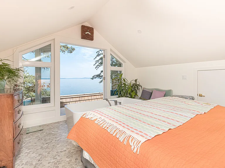 4901 Cordova Bay Rd — Photo 14