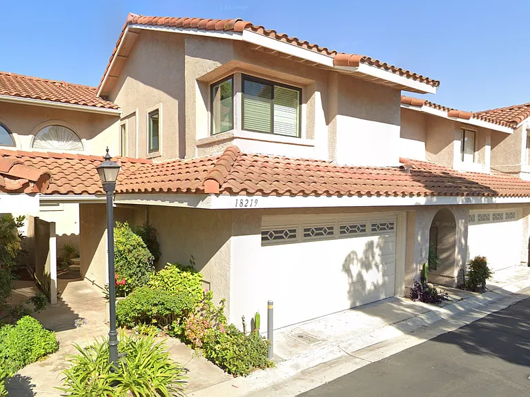 18219 Hampton Ct — Photo 1