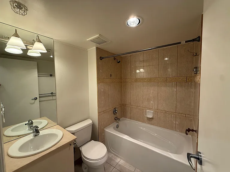 1328 W Pender St #1803 — Photo 8