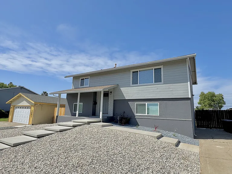10426 Reymouth Ave — Photo 1