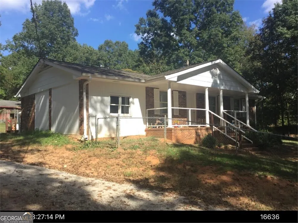 325 Lindsey Rd photo 1