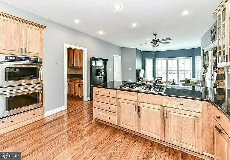 1088 Safa St — Photo 25
