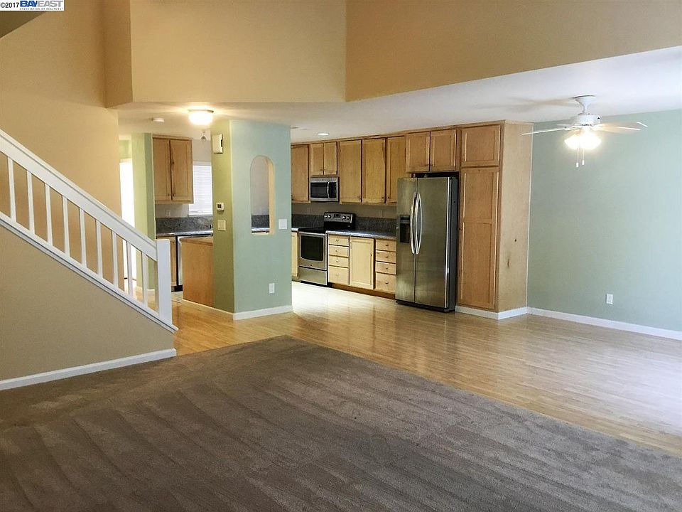 1st image of 410 Camino Arroyo W